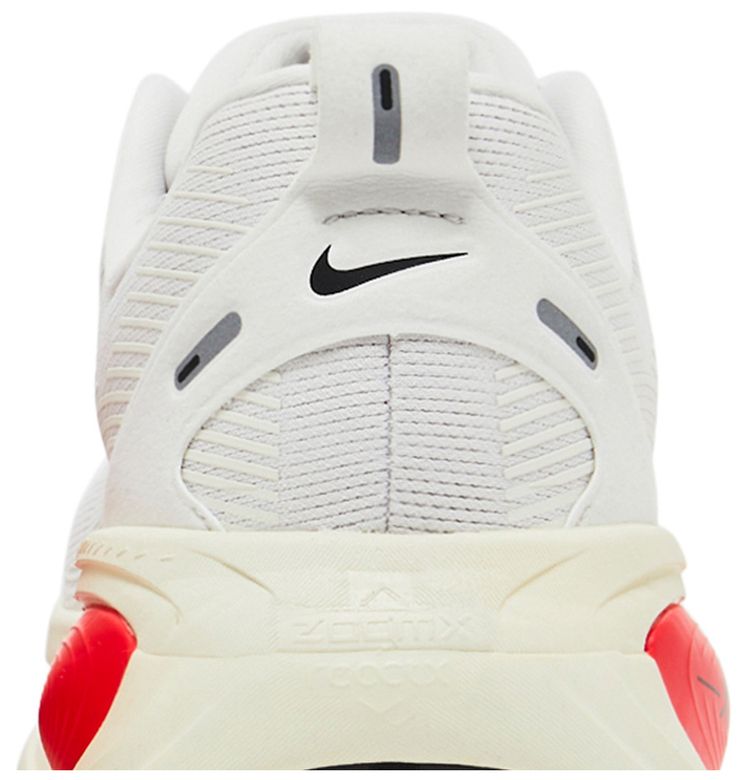 Nike Vomero 18 Platinum Tint Siren Red