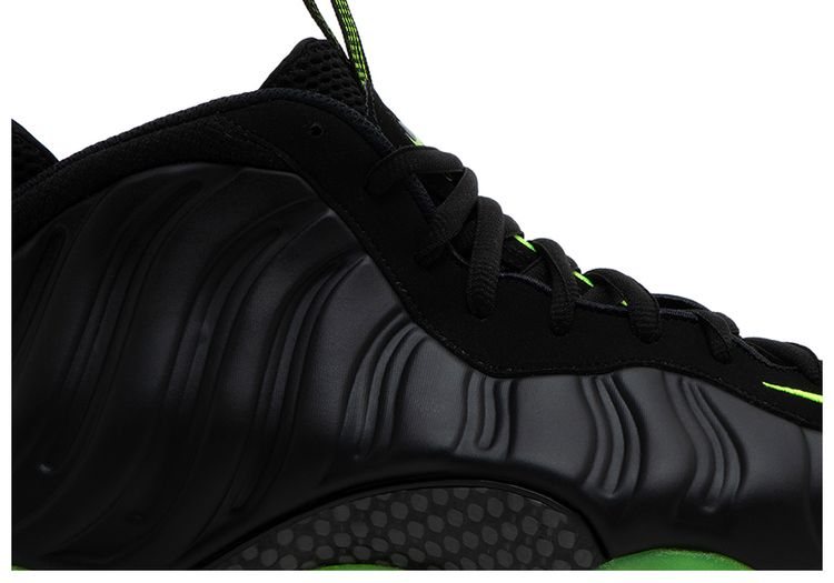 Air Foamposite One Black Volt