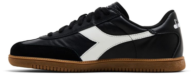 Trainer Black White