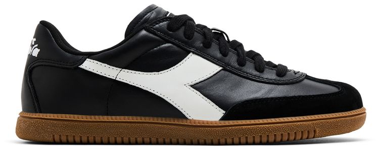 Trainer Black White