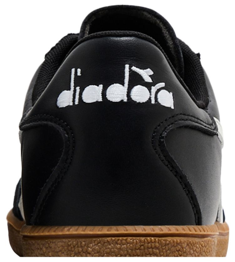 Trainer Black White