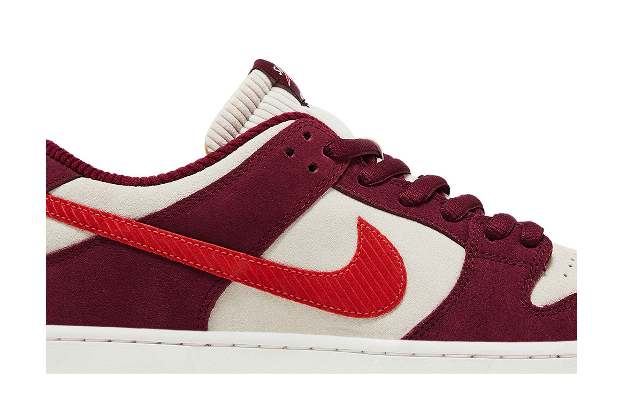 Buy Nike Skate Like a Girl x Dunk Low SB Special Box - DX4589 600