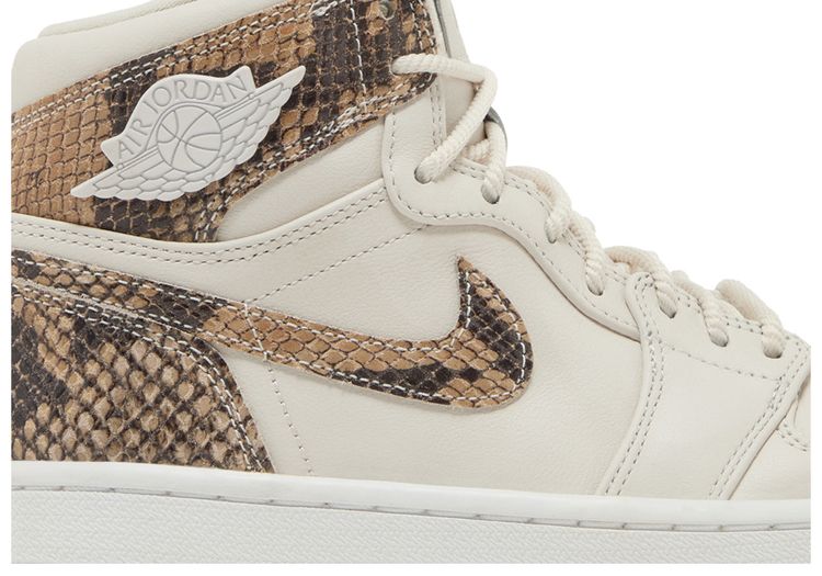 Wmns Air Jordan 1 Retro High Premium Phantom
