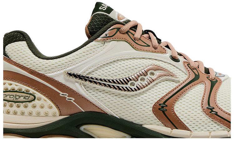 ProGrid Triumph 4 Saucony  Friends