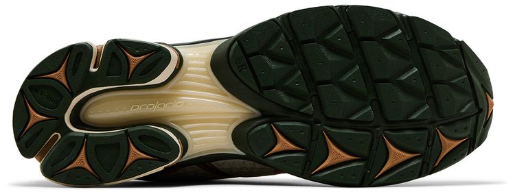 ProGrid Triumph 4 Saucony  Friends