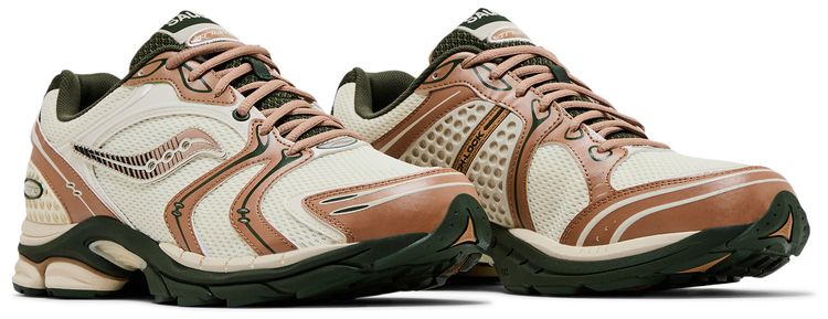 ProGrid Triumph 4 Saucony  Friends
