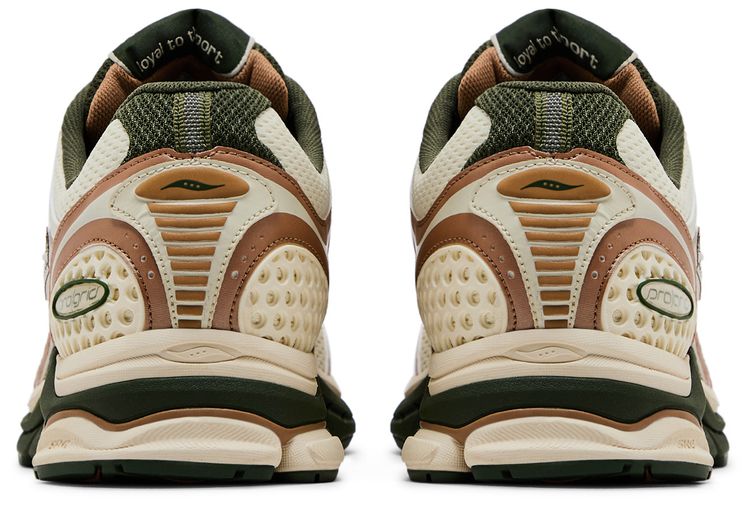 ProGrid Triumph 4 Saucony  Friends
