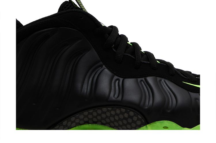 Air Foamposite One Black Volt