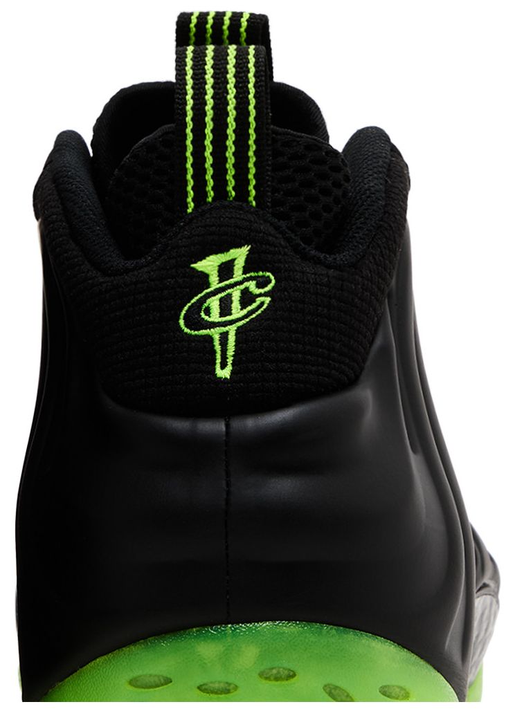 Air Foamposite One Black Volt