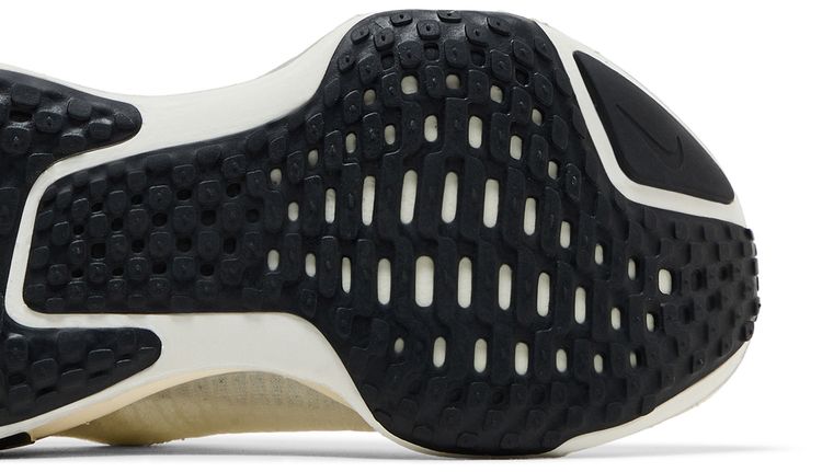 Nike Wmns ZoomX Invincible 3 Extra Wide Summit White Black