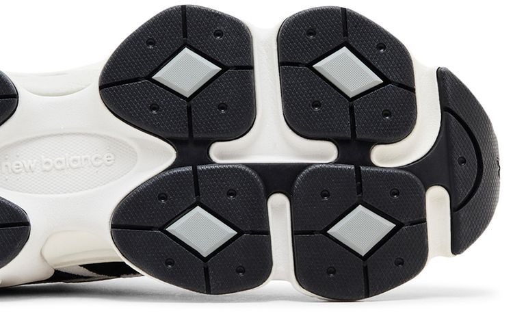 9060 Reflection Black