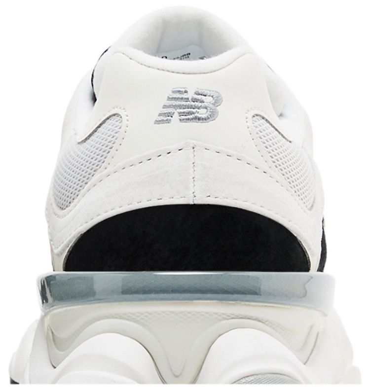 9060 Reflection Black
