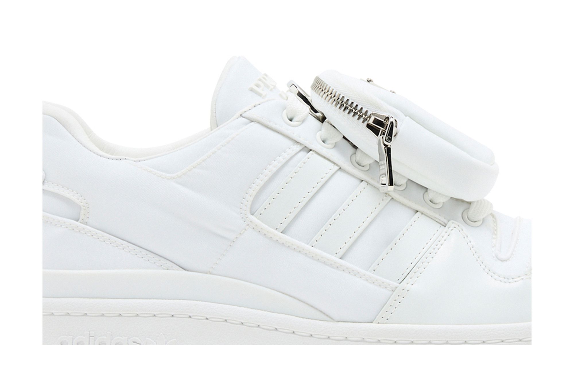 Prada（プラダ）Xアディダス2EG390 PRADA x adidas originals Unisex Forum Low Re-Nylon Sneakers