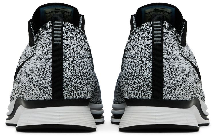 Nike Flyknit Racer Oreo 10