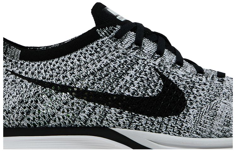 Nike Flyknit Racer Oreo 10