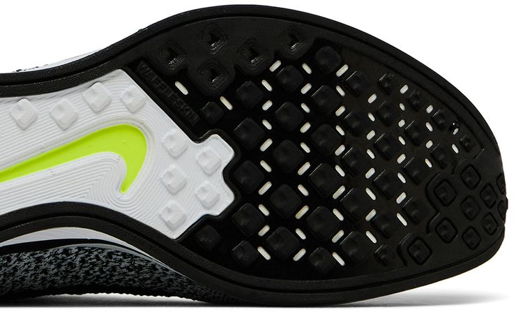 Nike Flyknit Racer Oreo 10