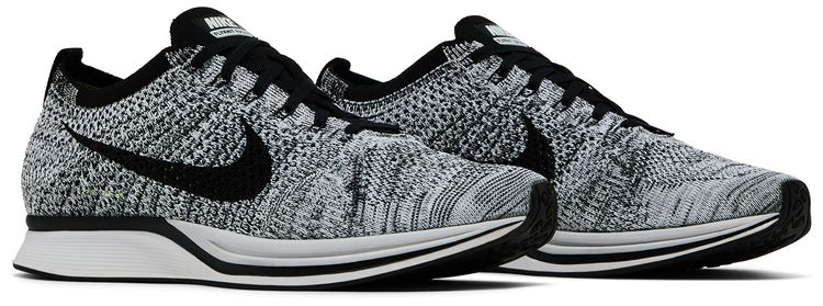 Nike Flyknit Racer Oreo 10