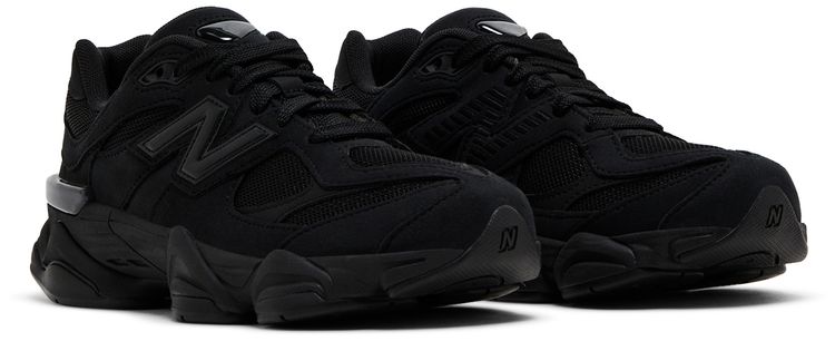 9060 Big Kid Triple Black Suede