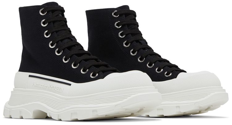 Alexander McQueen Wmns Tread Slick Boots Black White