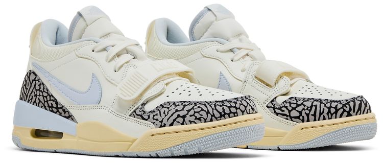 Air Jordan Wmns Jordan Legacy 312 Low Sail Football Grey