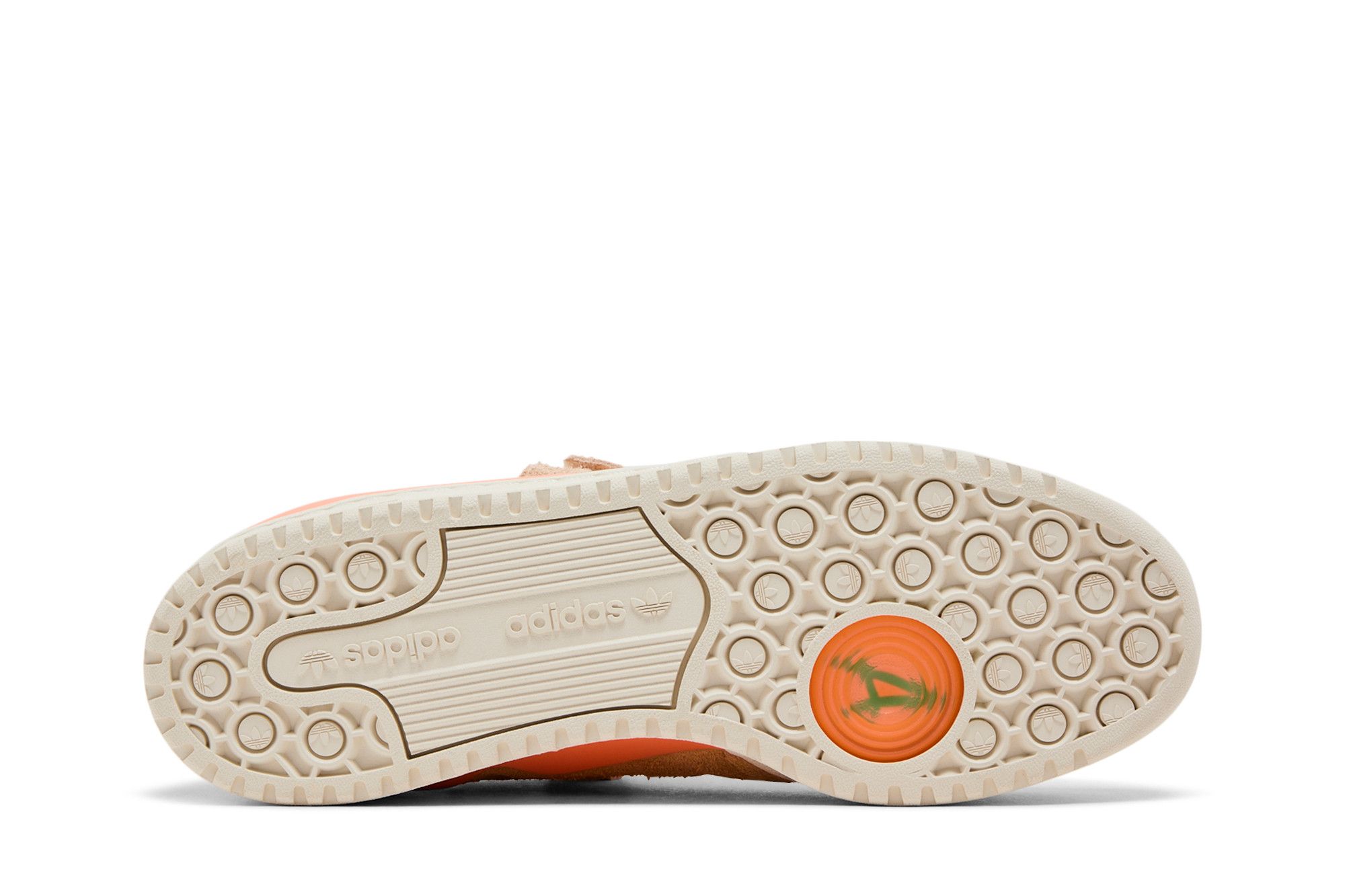peach‼️ Peep the Gucci x Adidas ZX 8000. These two gorgeous sneakers