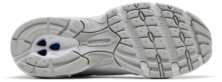 530 White Silver Metallic Polka Dots