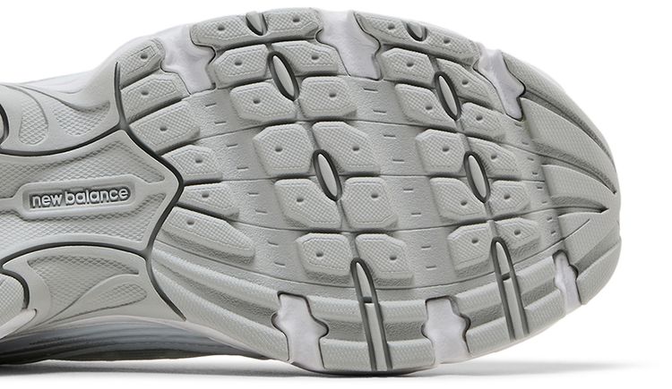530 White Silver Metallic Polka Dots