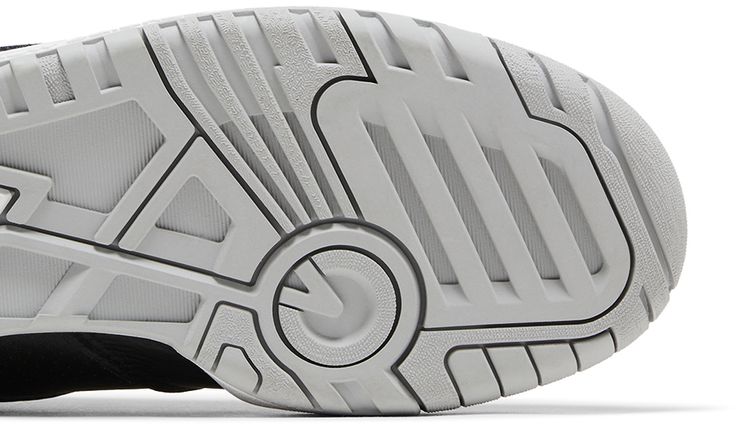 New Balance 650R Black Magnet