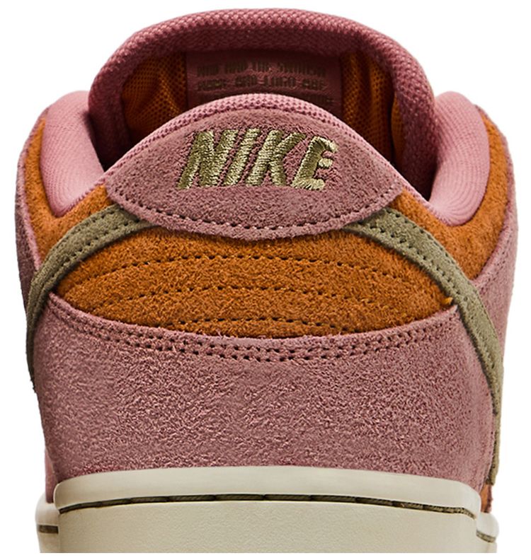Dunk Low SB Red Stardust