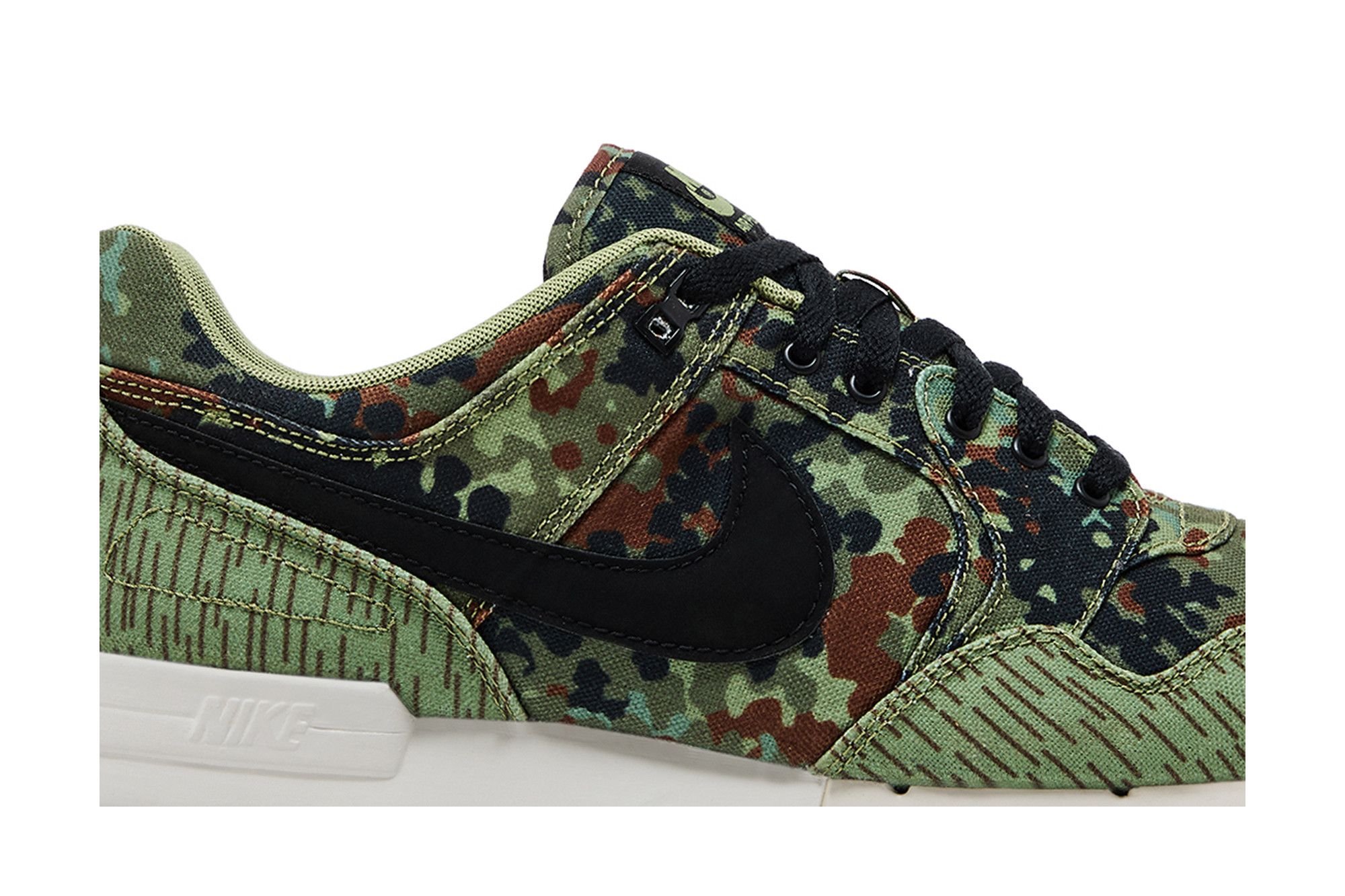 nike pegasus camo