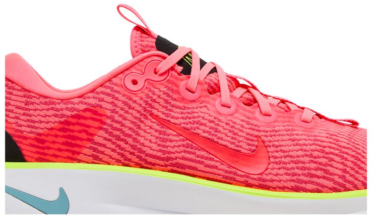 Nike Wmns Motiva Hot Punch