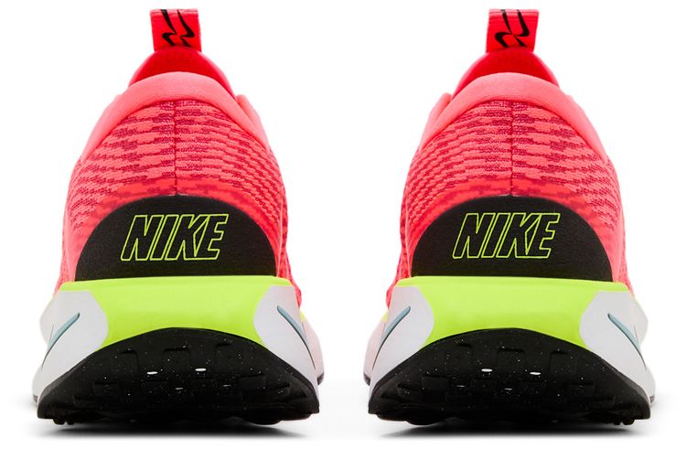 Nike Wmns Motiva Hot Punch