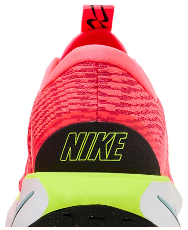 Nike Wmns Motiva Hot Punch