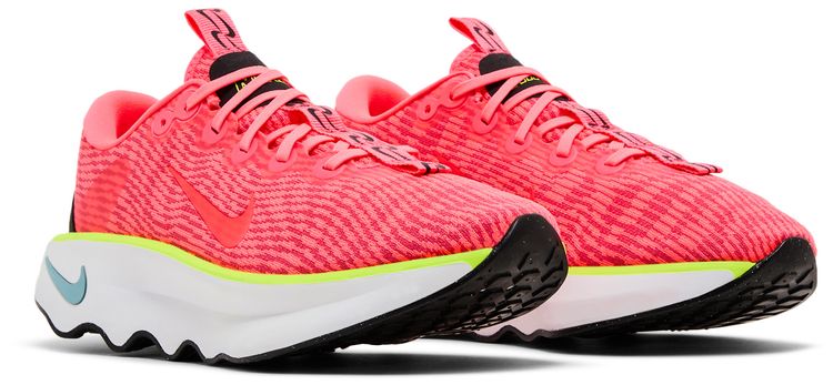 Nike Wmns Motiva Hot Punch
