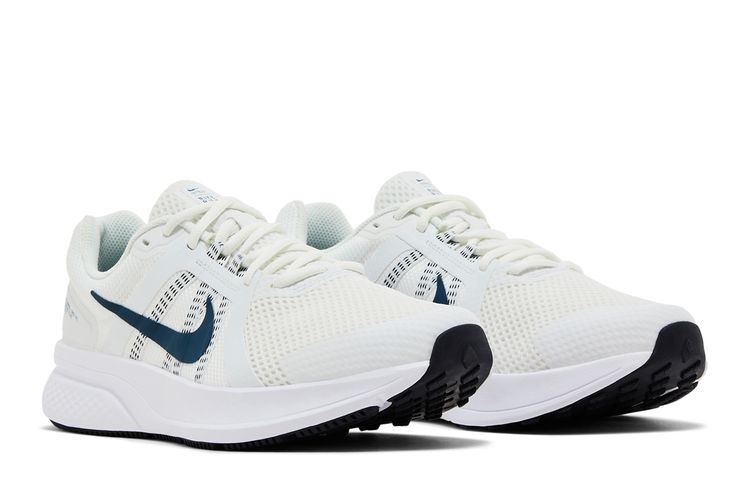 Buy Nike Run Swift 2  display picture 1