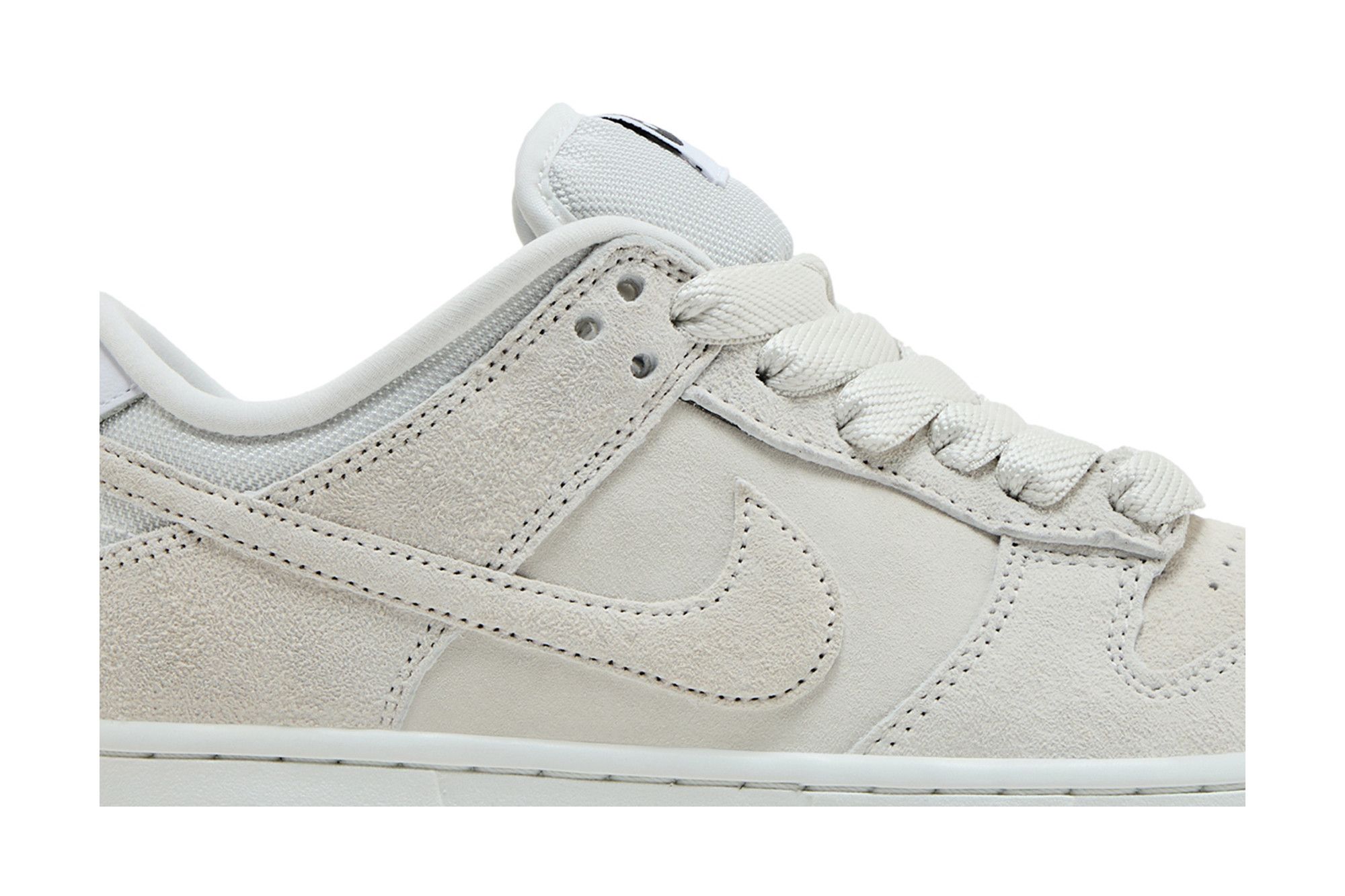 ナイキ SB ダンク LOW プロ B ペールアイボリー 28㎝限定商品 Nike SB Dunk Low Pro B Pale Ivory HJ0367-100 | SneakerFiles