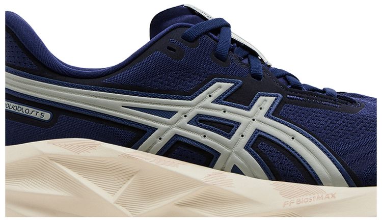 Asics Novablast 5 Track Club