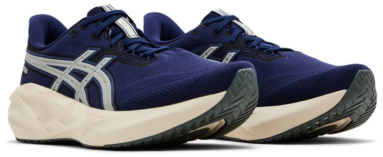 Asics Novablast 5 Track Club