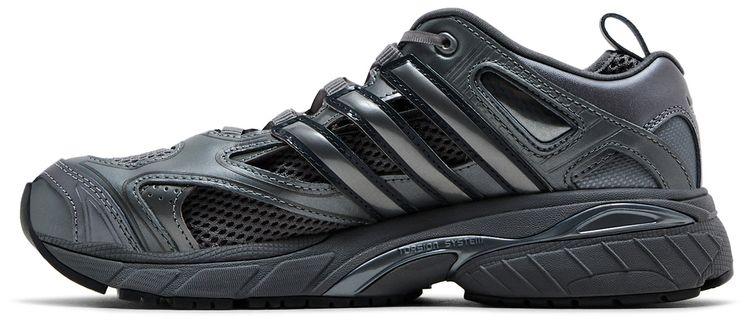 Taqwa Bint Ali x adidas Wmns Adistar Pose Iron Metallic