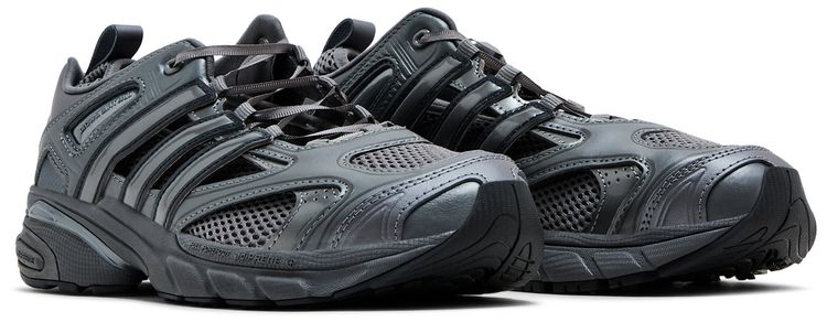 Taqwa Bint Ali x adidas Wmns Adistar Pose Iron Metallic