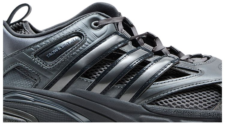 Taqwa Bint Ali x adidas Wmns Adistar Pose Iron Metallic