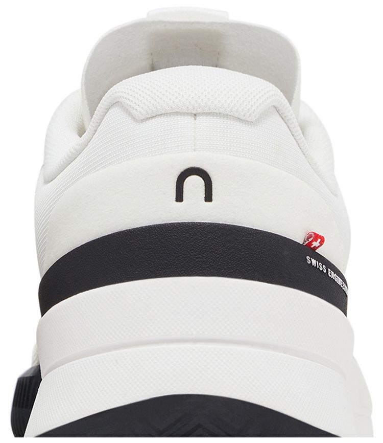 ON The Roger Pro 2 Clay White Black