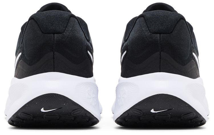 Nike Revolution 7 Black White