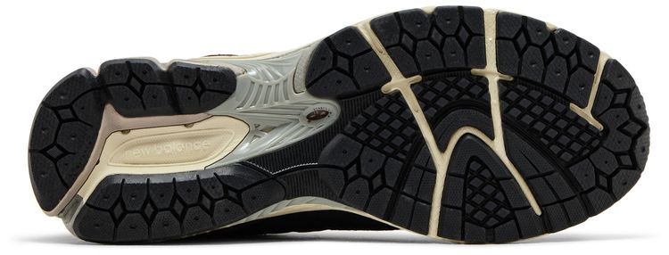 New Balance 1906F Phantom Dark Mushroom