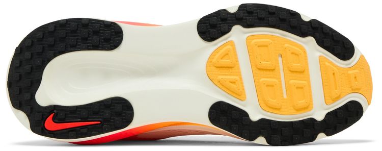 Nike Vomero 18 GS Sail Bright Crimson