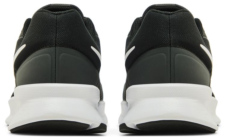 Run Swift 3 Black White