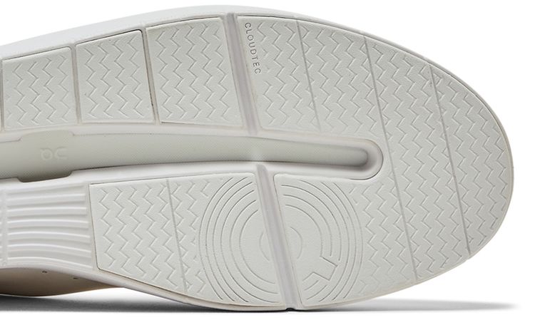 ON The Roger Advantage All White