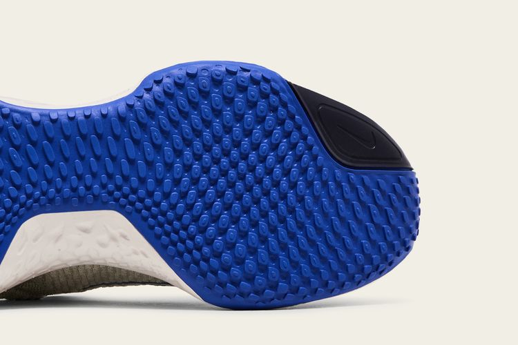 Nike Wmns ZoomX Invincible Run Flyknit 2 Mismatch