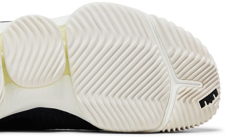 Nike LeBron 16 Low Black Python