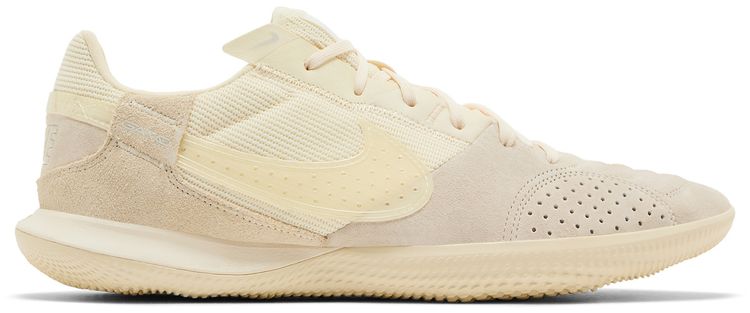 Nike Streetgato Coconut Milk